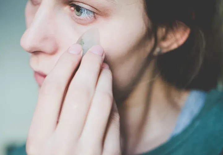 استفاده از یخ برای جوش - الماس زیبایی