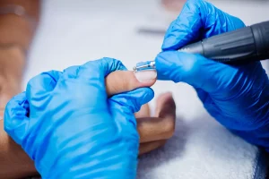 مقالات 4 آموزشگاه کاشت ناخن در اصفهان - مجله الماس زیبایی