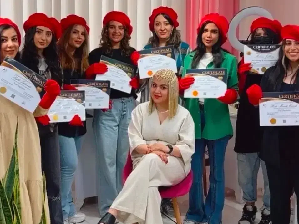 آموزش کاشت ناخن در کرج با نگار شاملو