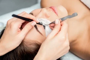 کاشت مژه در شیراز