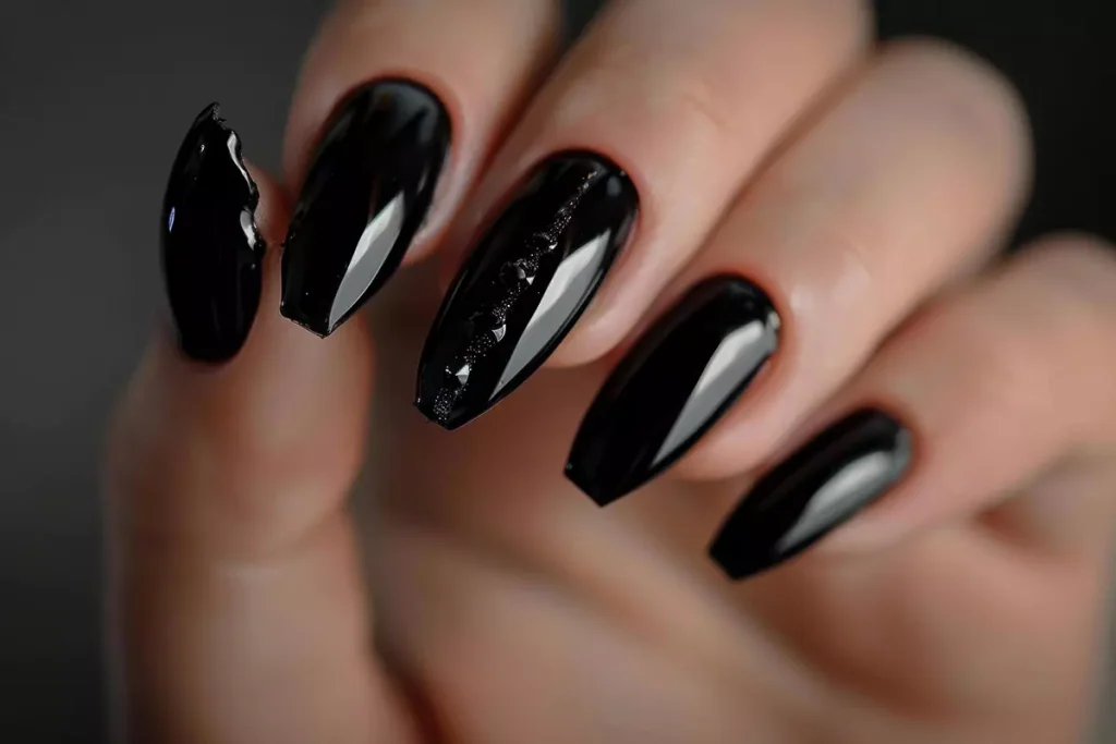 مدل ناخن مشکی بلند